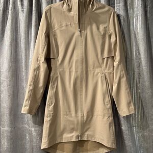 Lululemon Rain Rebel Jacket SIZE 6
Frontier